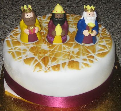 Me n da homeboyz. Photo of a Christmas cake with figurines of wise men.