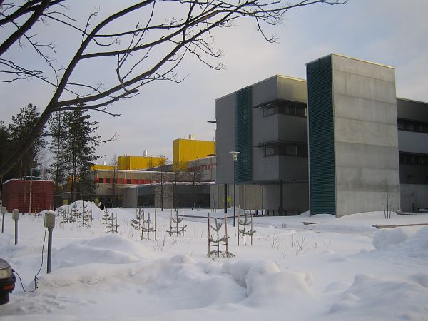 The University of Oulu. Note the car at extreme left, plugged in to an outlet in the parking lot. Photo of University of Oulu in winter